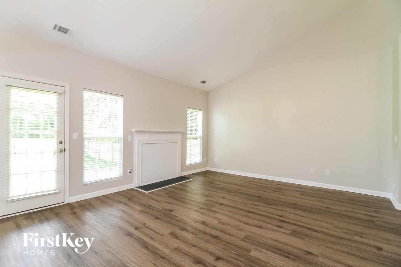 365 Silver Creek Trl - Photo 3 of 15