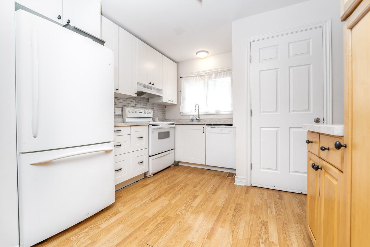 845 Trojan Avenue - Photo 5 of 18