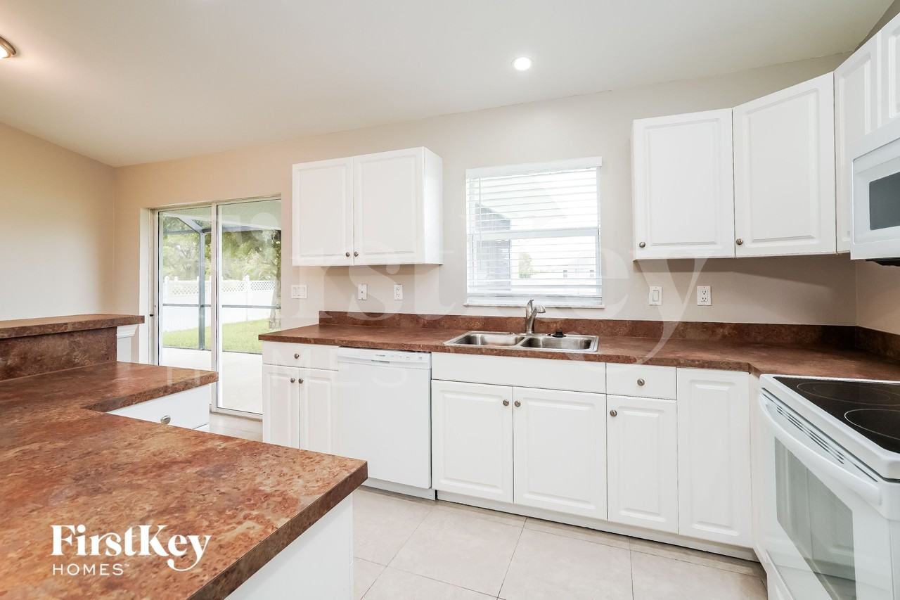 2031 Ne 9th Pl - Photo 7 of 15