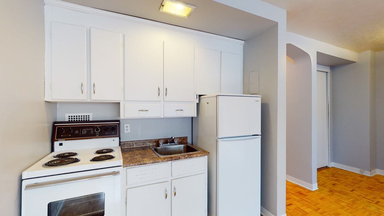 Sadler's Court Apartments - Photo 4 of 32