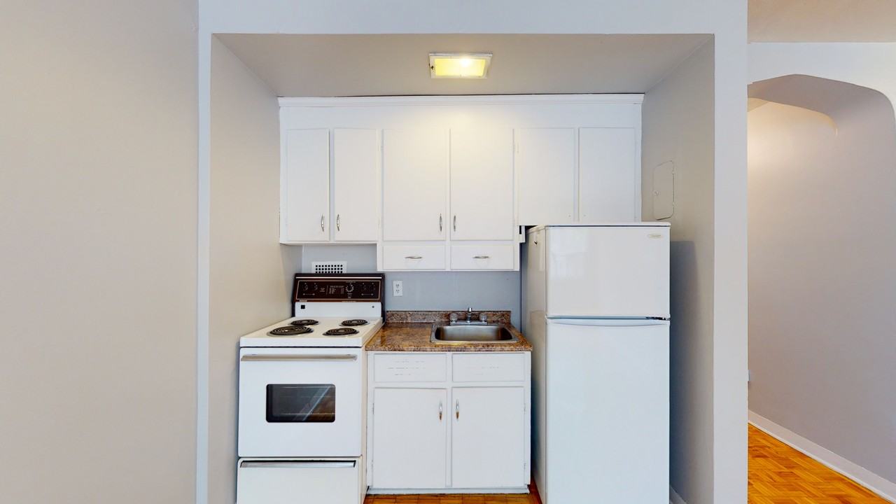 Sadler's Court Apartments - Photo 5 of 32