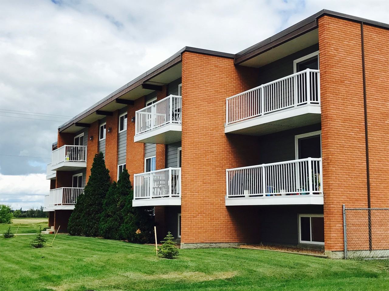 Birchmount Apartment - Photo 3 of 15