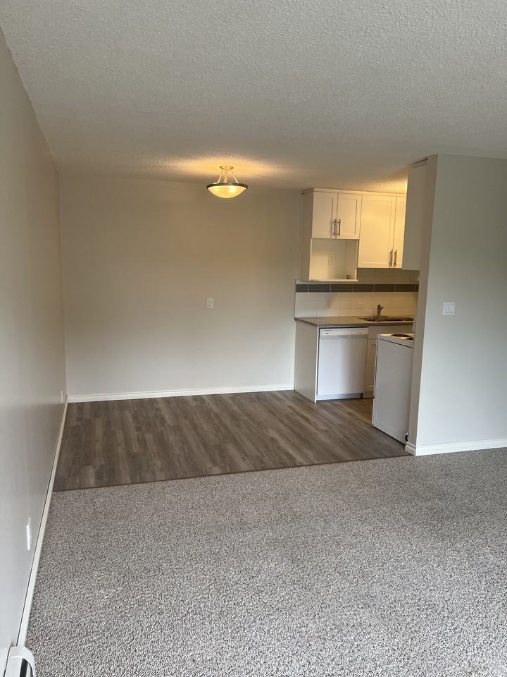 Birchmount Apartment - Photo 5 of 15