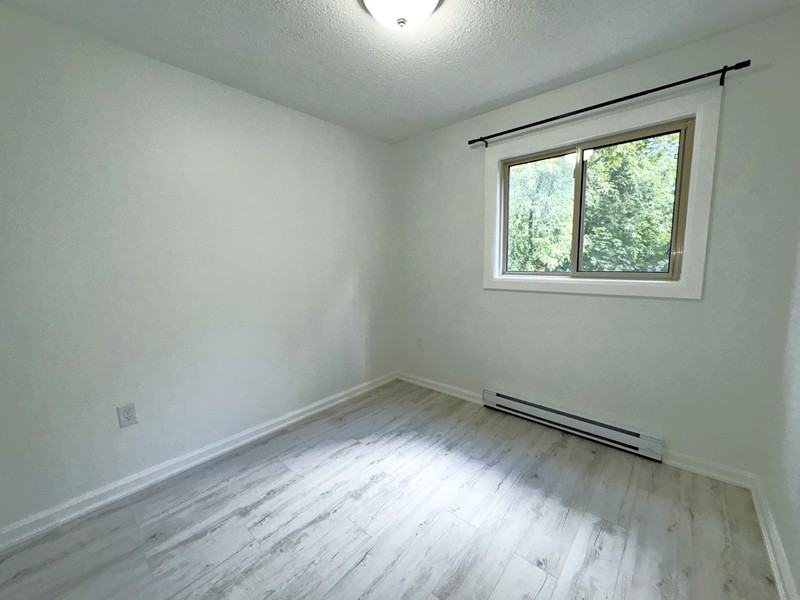 8-20 Evergreen Crt. - Photo 6 of 33