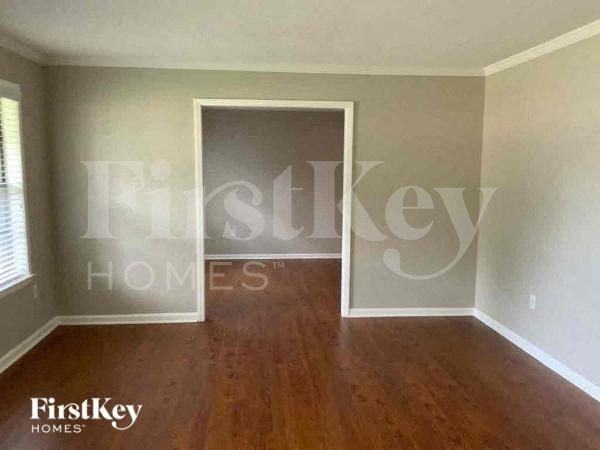 5749 North St - Photo 5 of 12