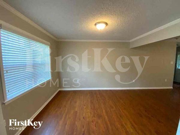 5749 North St - Photo 7 of 12