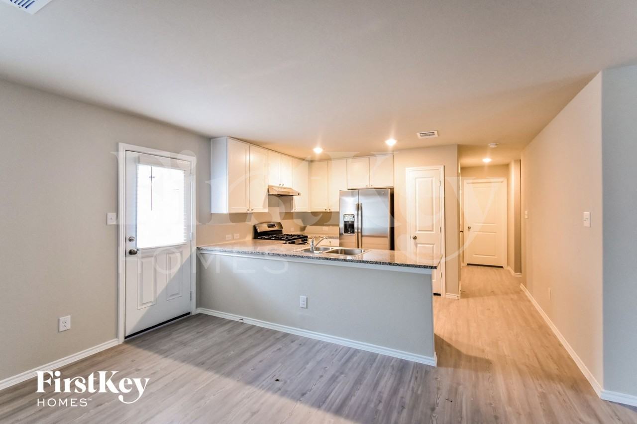 14015 Mulch Ct - Photo 2 of 15