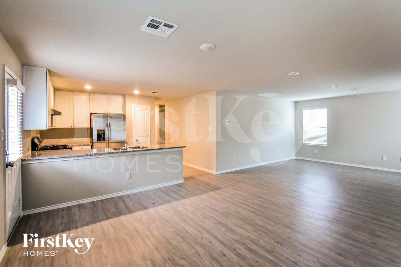 14015 Mulch Ct - Photo 3 of 15