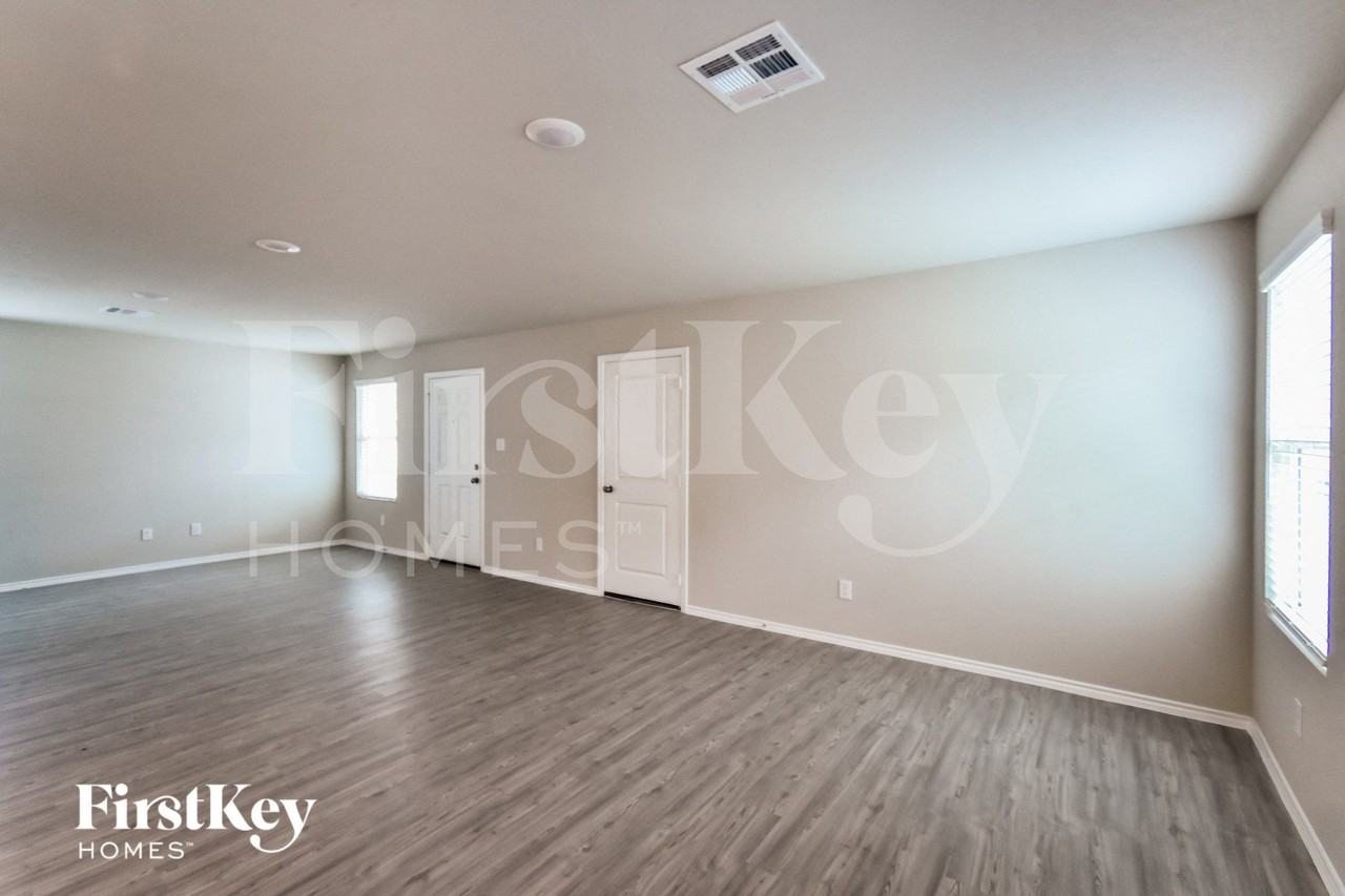 14015 Mulch Ct - Photo 4 of 15