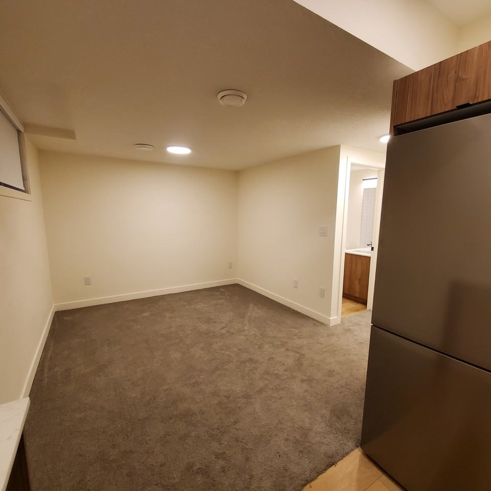 7424 95 ST Basement Suite - Photo 6 of 14