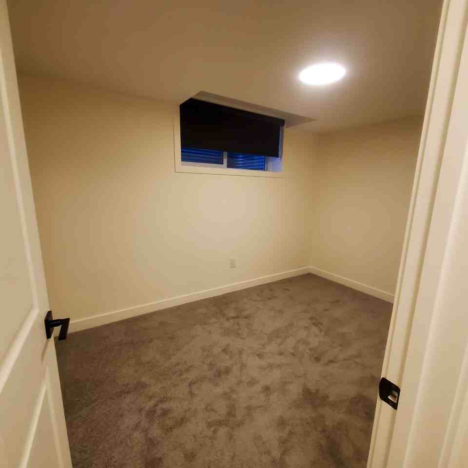 7426 95 St NW Basement Suite - Photo 2 of 12