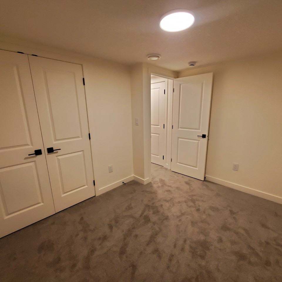 7428 95 ST NW Basement Suite - Photo 5 of 13