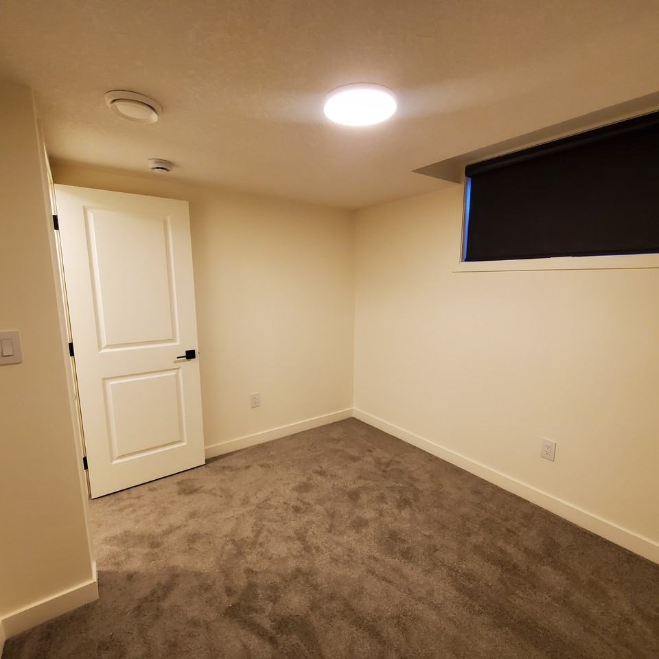 7428 95 ST NW Basement Suite - Photo 6 of 13