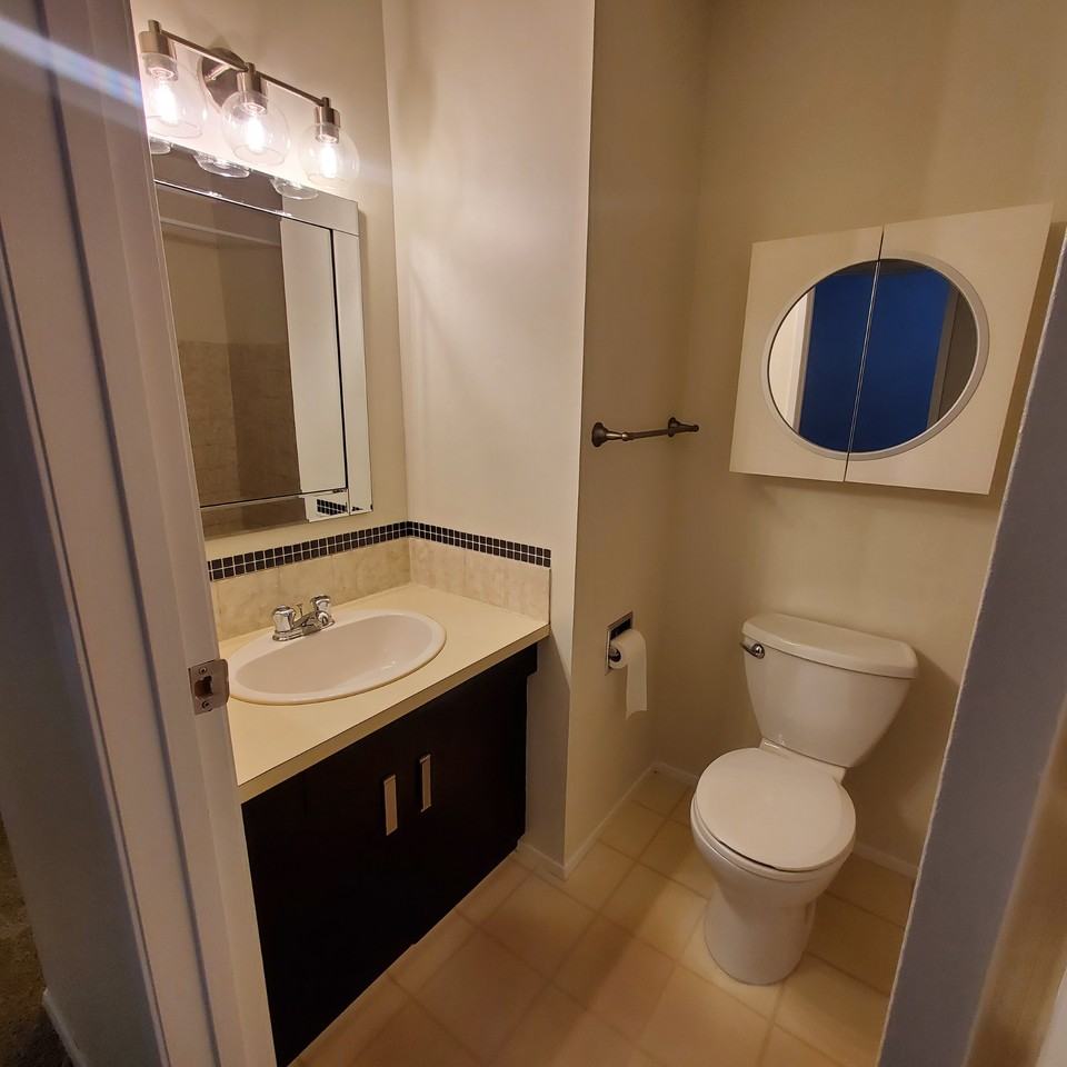 5397 Hillview Crescent - Photo 3 of 40