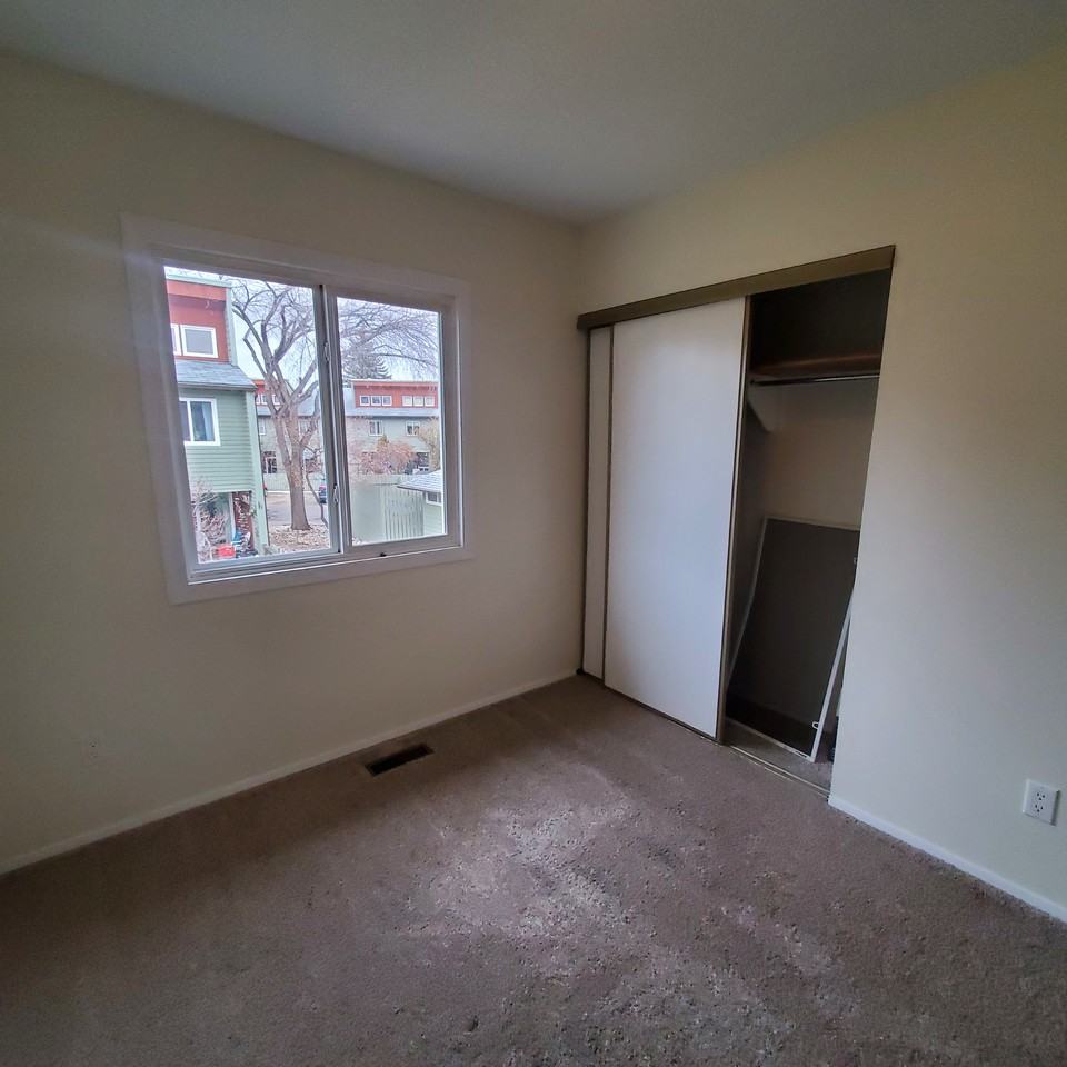 5397 Hillview Crescent - Photo 6 of 40