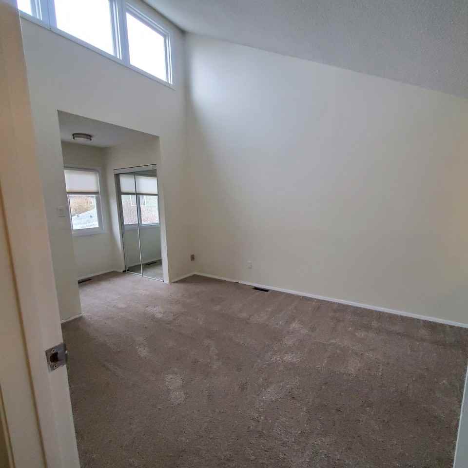 5397 Hillview Crescent - Photo 7 of 40