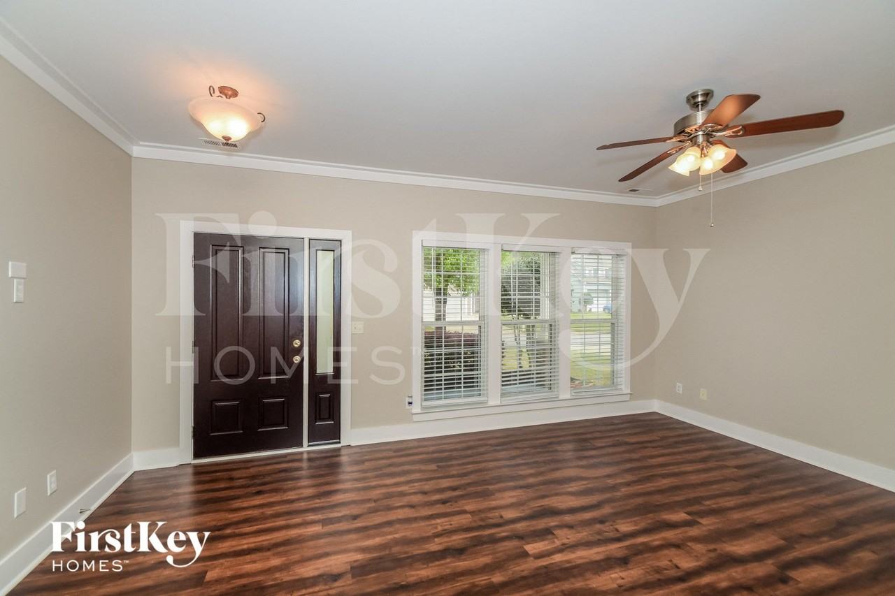 209 Nottingham Dr - Photo 2 of 15