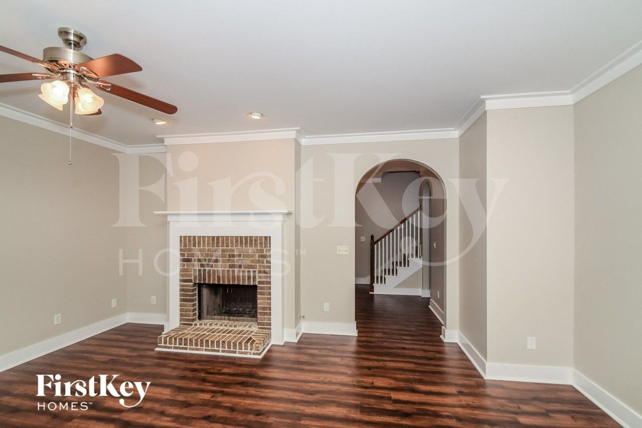 209 Nottingham Dr - Photo 3 of 15