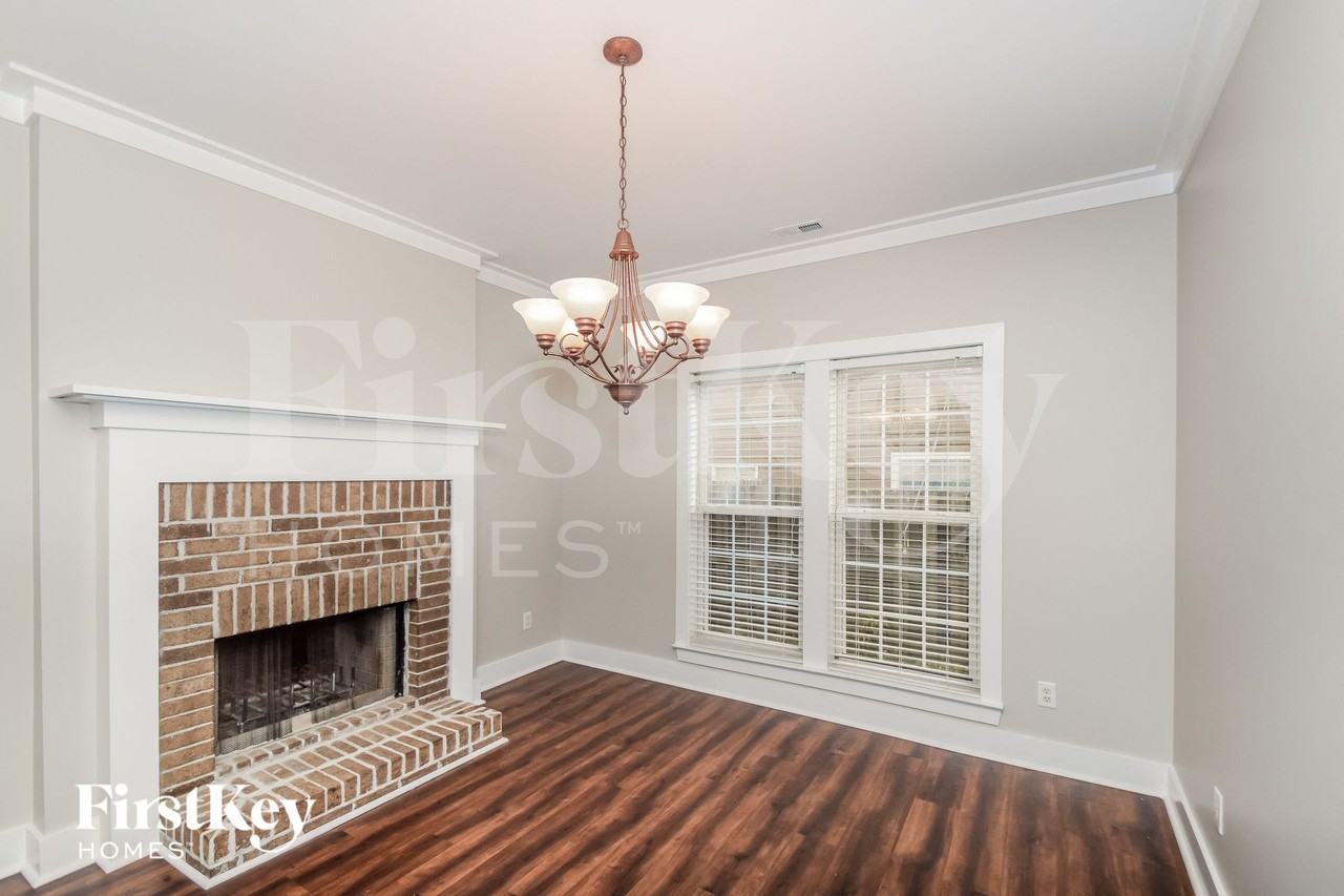 209 Nottingham Dr - Photo 4 of 15