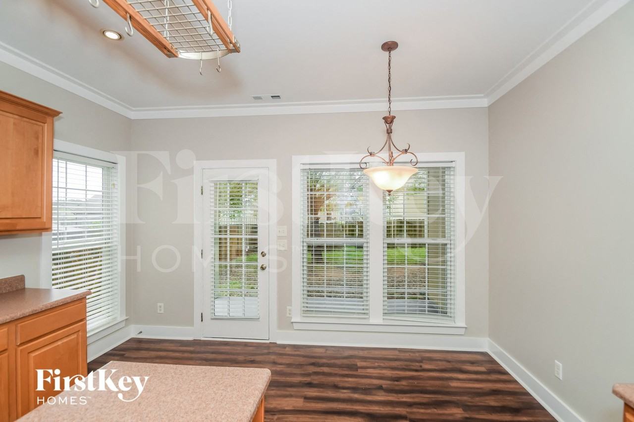 209 Nottingham Dr - Photo 5 of 15