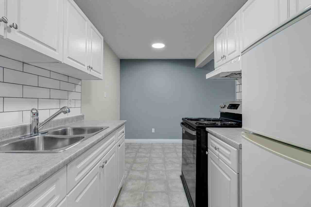 Barbara Manor - Photo 2 of 50