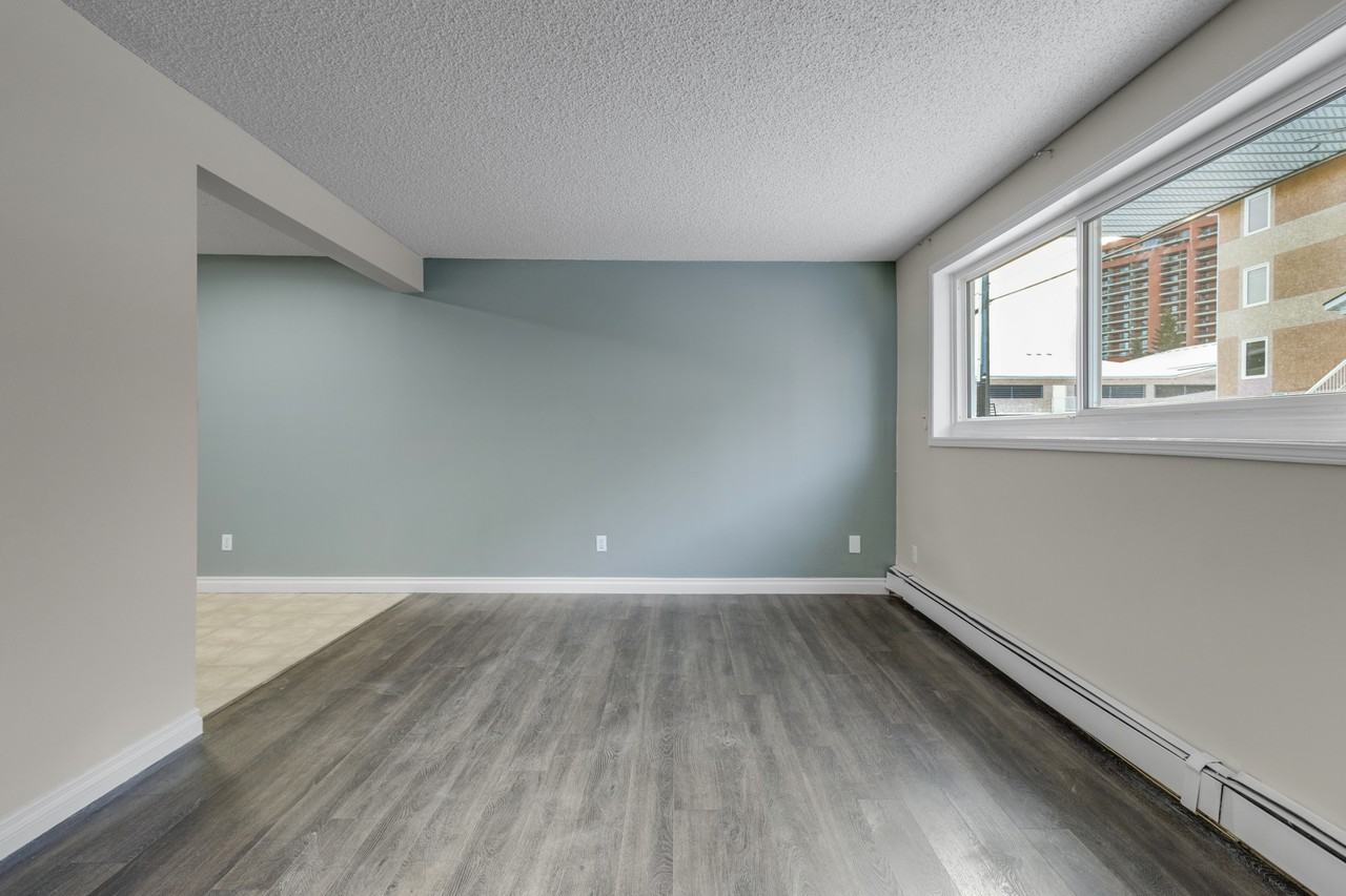 Barbara Manor - Photo 3 of 50