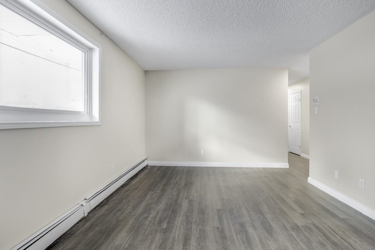 Barbara Manor - Photo 4 of 50