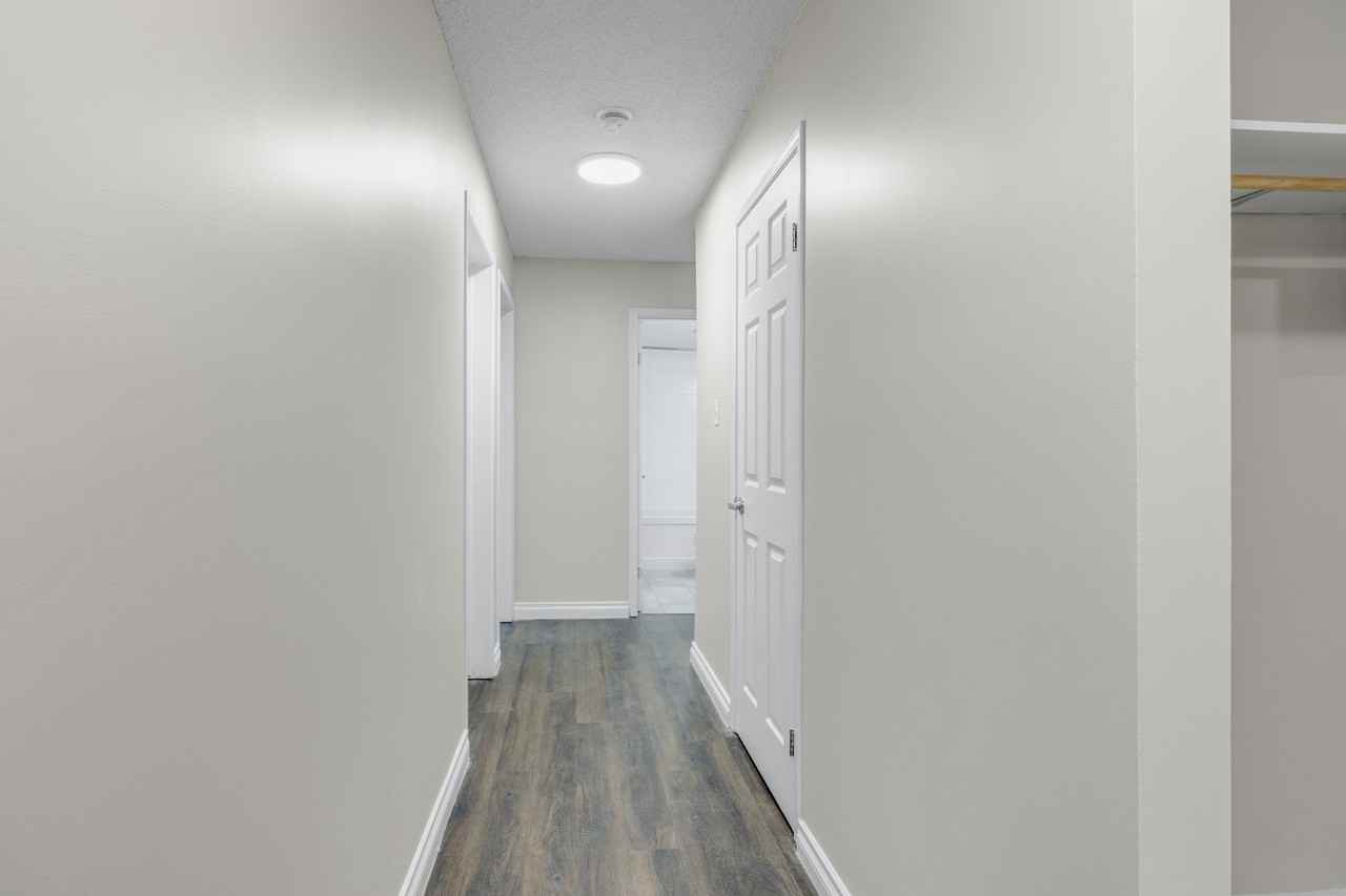 Barbara Manor - Photo 5 of 50