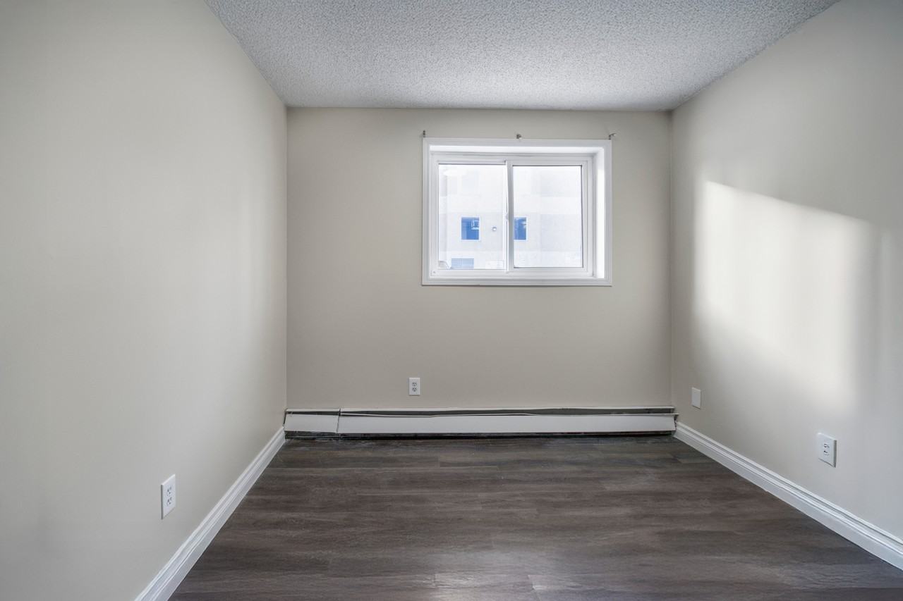 Barbara Manor - Photo 7 of 50