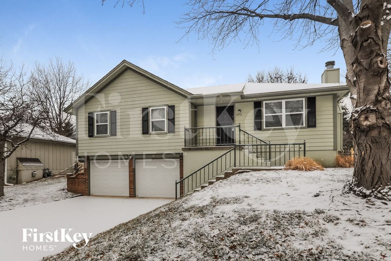 2116 Ne Cromwell St - Photo 2 of 15