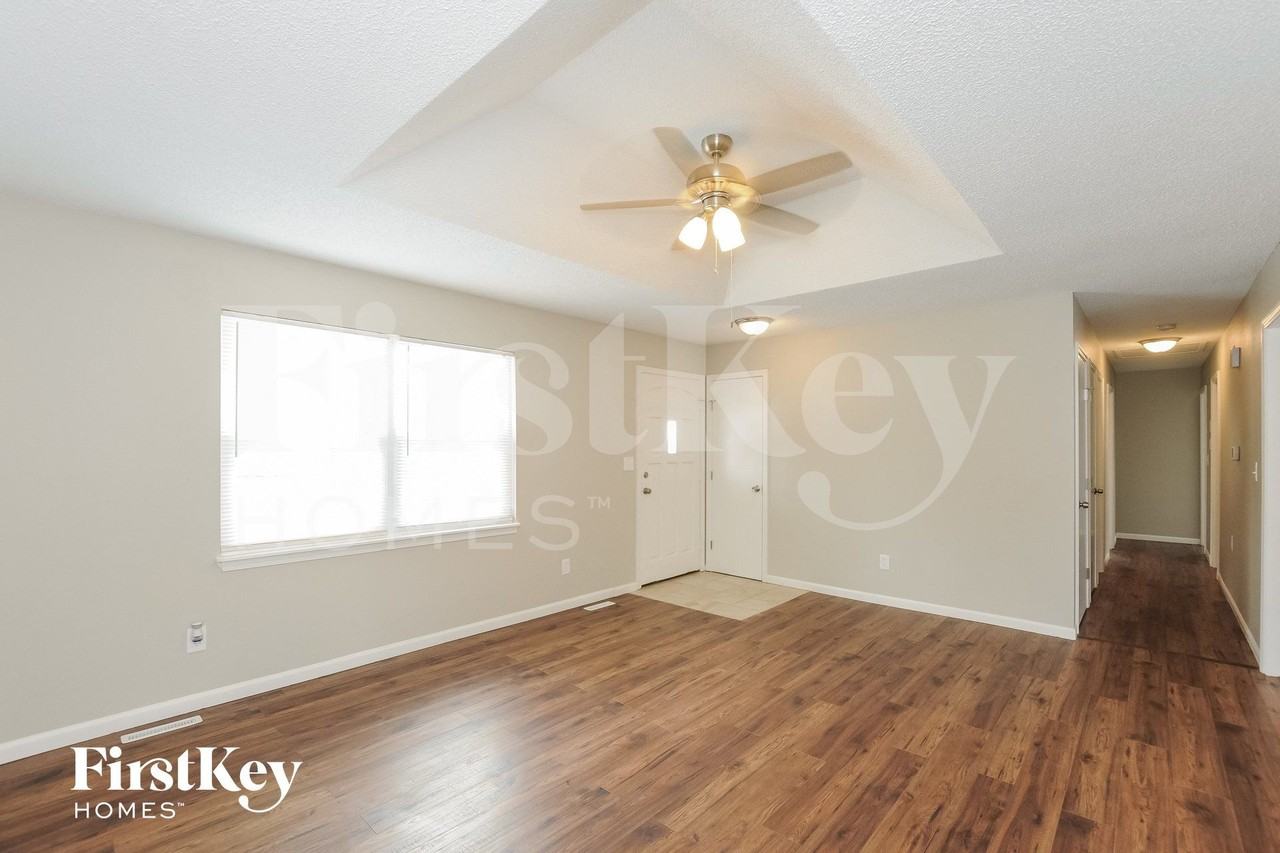 2116 Ne Cromwell St - Photo 3 of 15