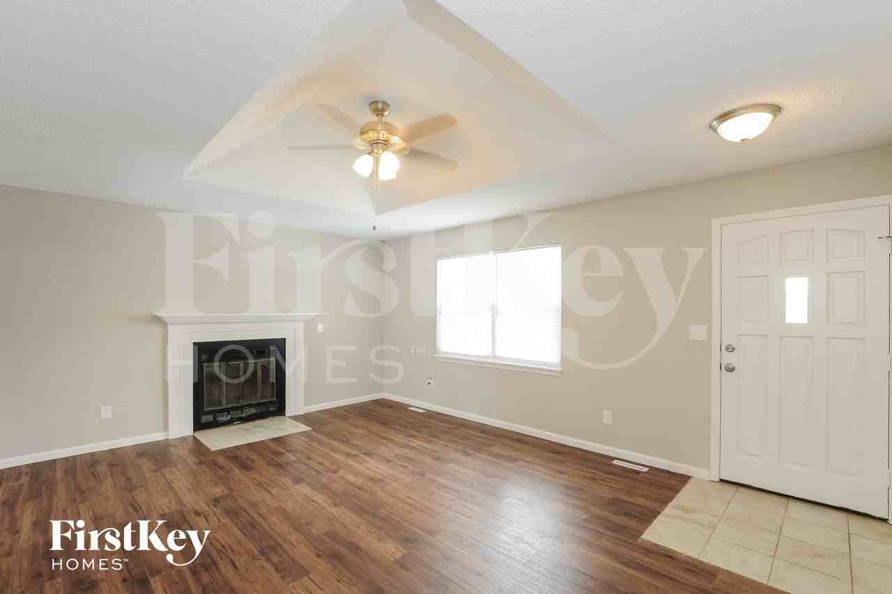 2116 Ne Cromwell St - Photo 4 of 15