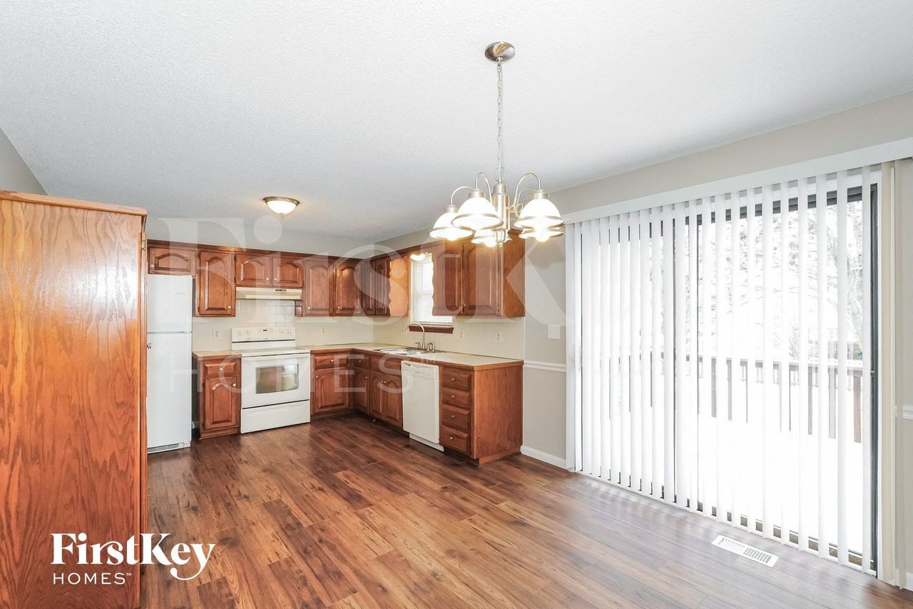 2116 Ne Cromwell St - Photo 5 of 15