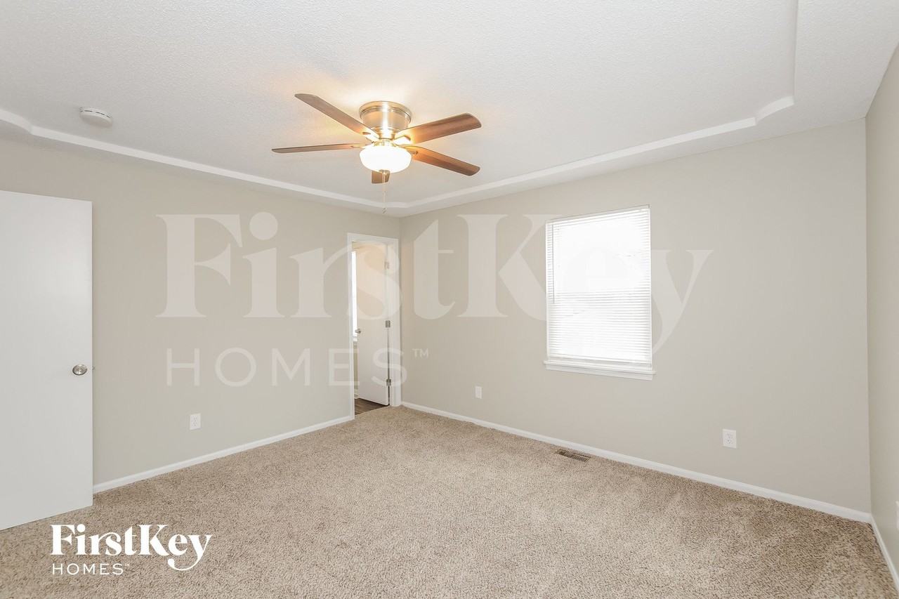 2116 Ne Cromwell St - Photo 7 of 15