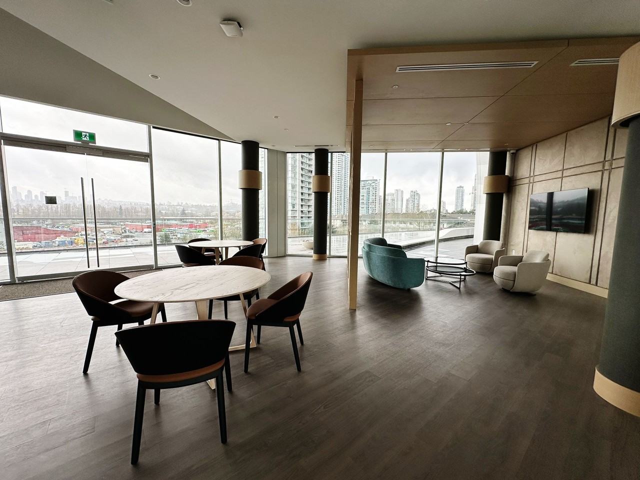 Brentwood Hillside East - Photo 5 of 16