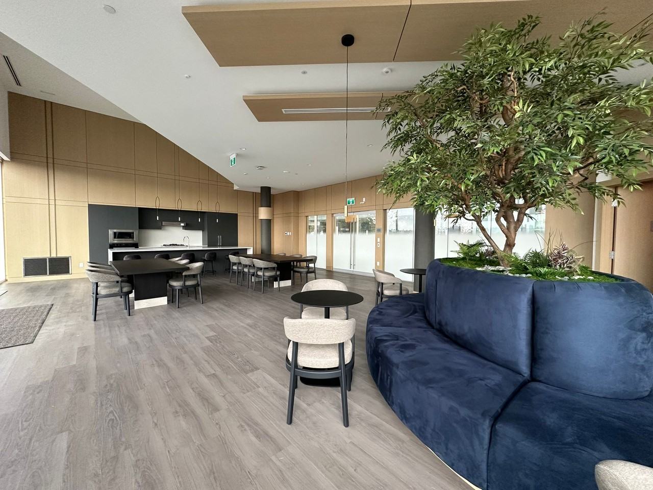 Brentwood Hillside East - Photo 6 of 16