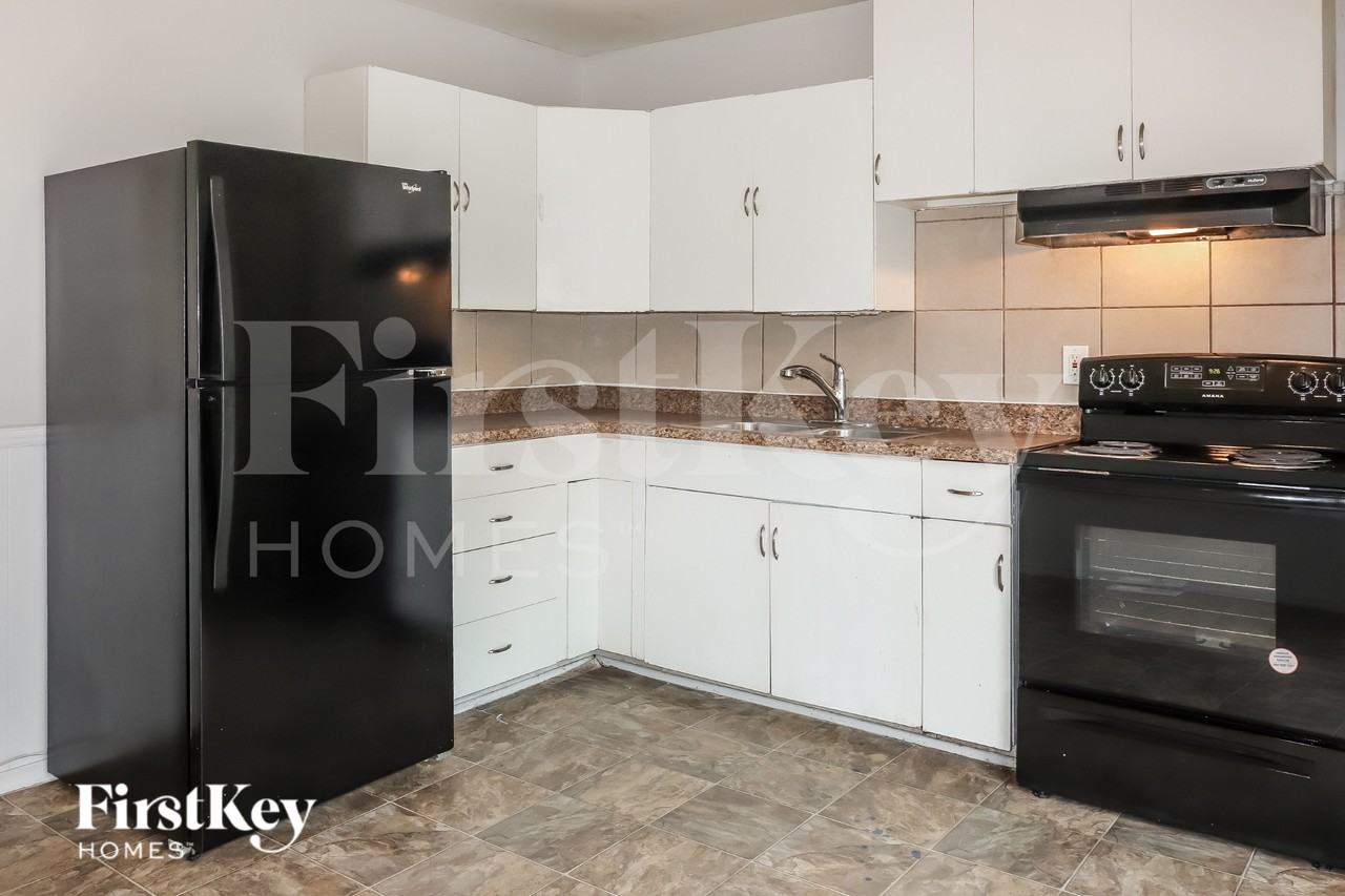 9312 Stark Ave - Photo 4 of 16