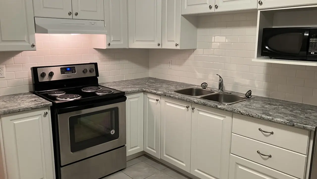 Sandy Hill Manor - Photo 2 of 9