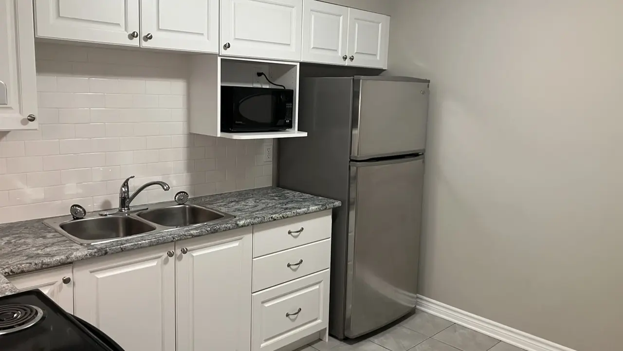 Sandy Hill Manor - Photo 3 of 9