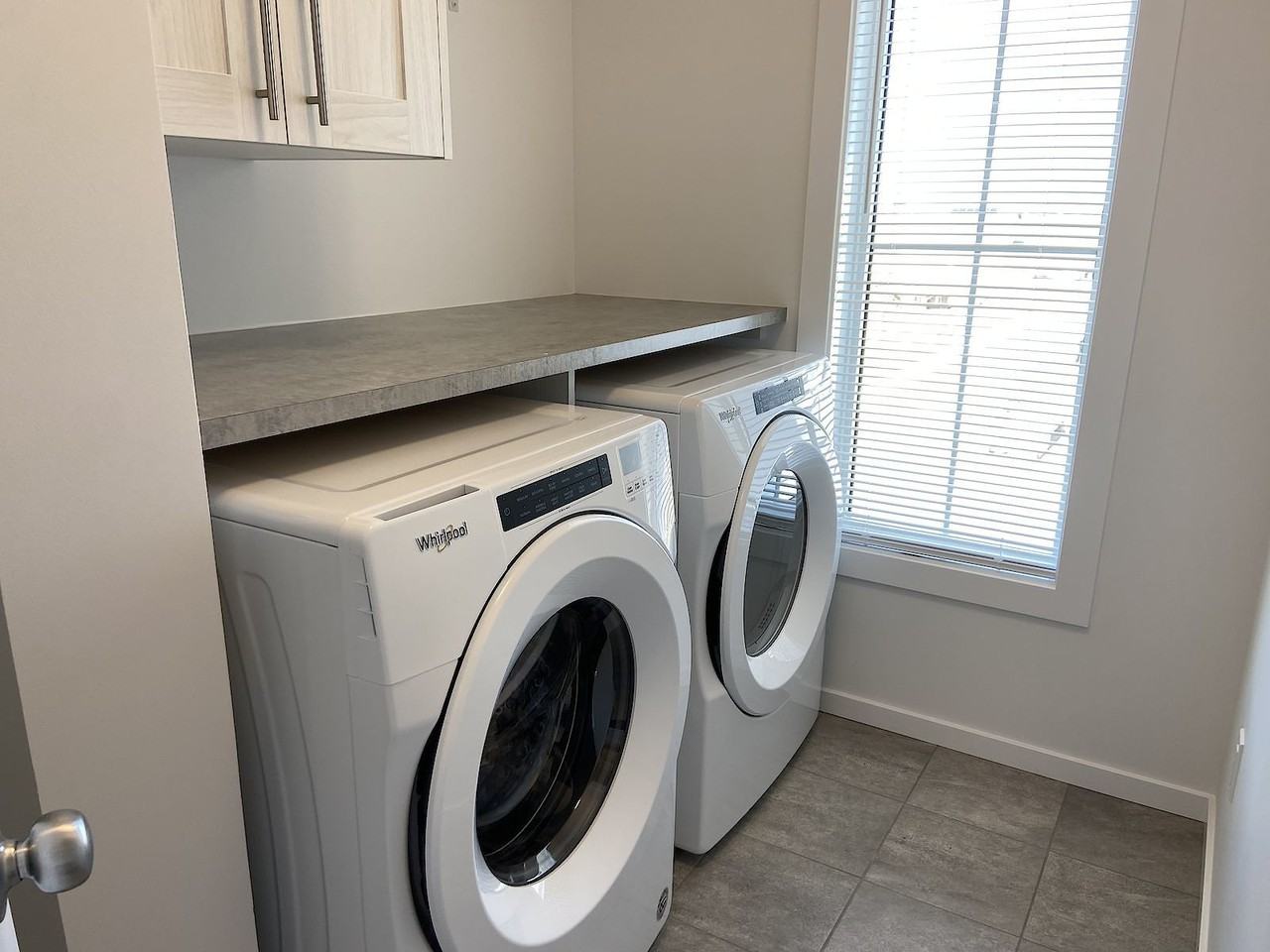 2511 193 St NW – Main - Photo 4 of 9