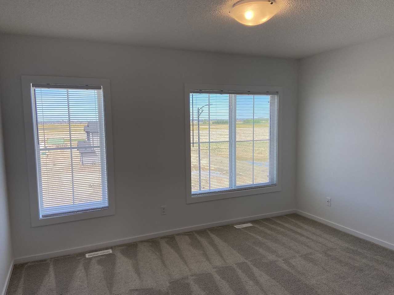 2511 193 St NW – Main - Photo 5 of 9