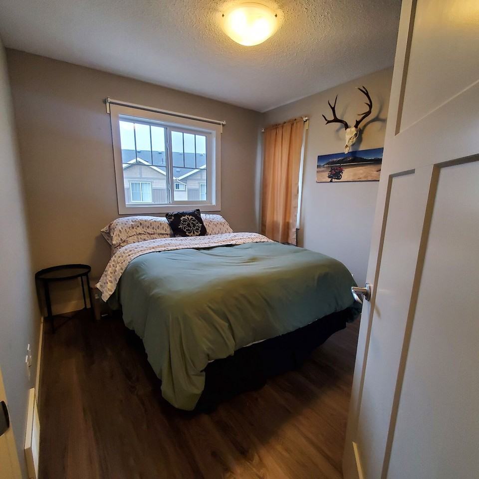 12815 Cumberland Road Northwest, Edmonton, Alberta, Canada, T6V 0M2 - Photo 2 of 12