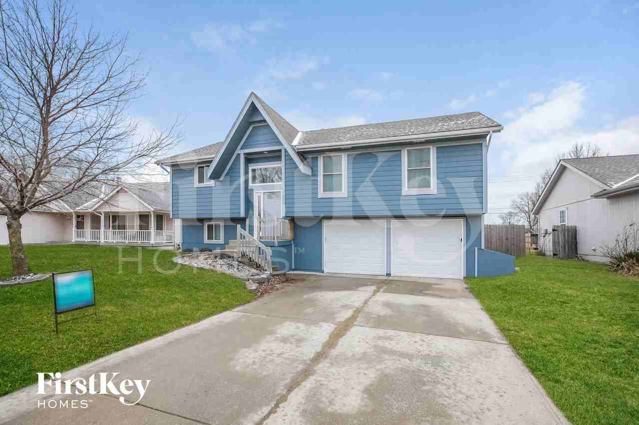 810 York Dr - Photo 2 of 15