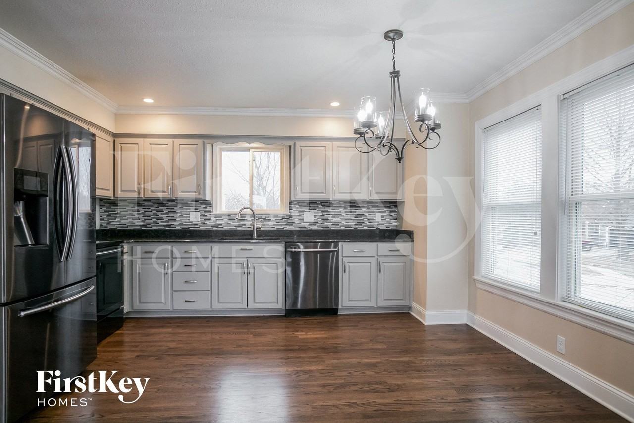 810 York Dr - Photo 6 of 15