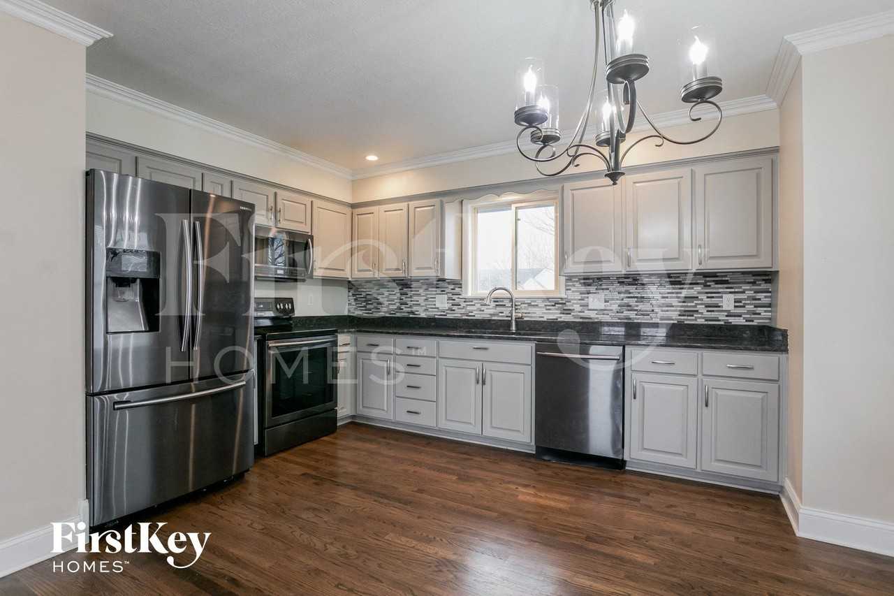 810 York Dr - Photo 7 of 15