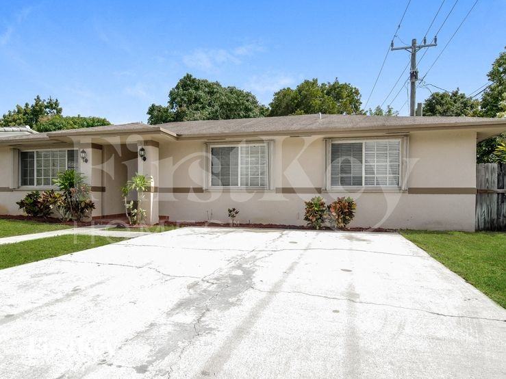 809 Sw 8th Ave - Photo 2 of 15