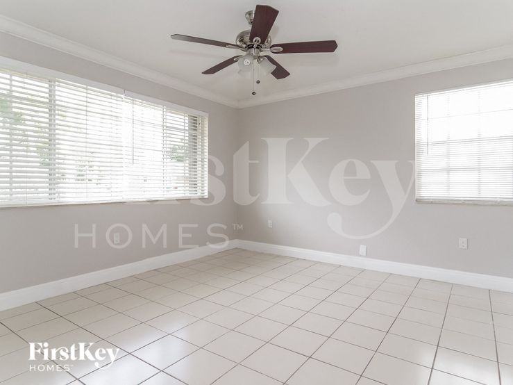 809 Sw 8th Ave - Photo 3 of 15