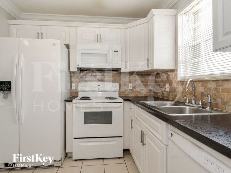 809 Sw 8th Ave - Photo 6 of 15