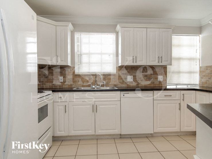 809 Sw 8th Ave - Photo 7 of 15