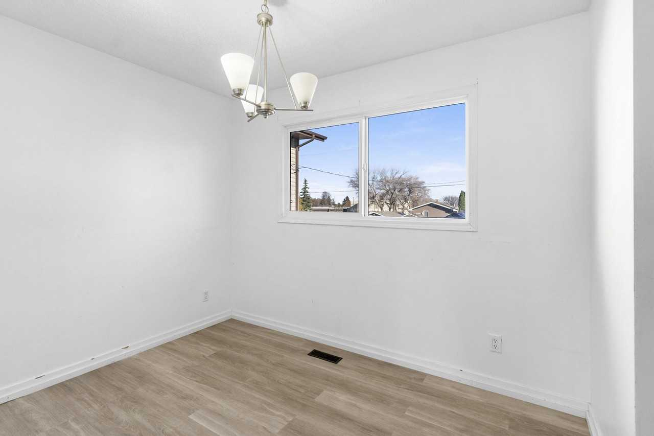 236 Avenue S North - Photo 4 of 36